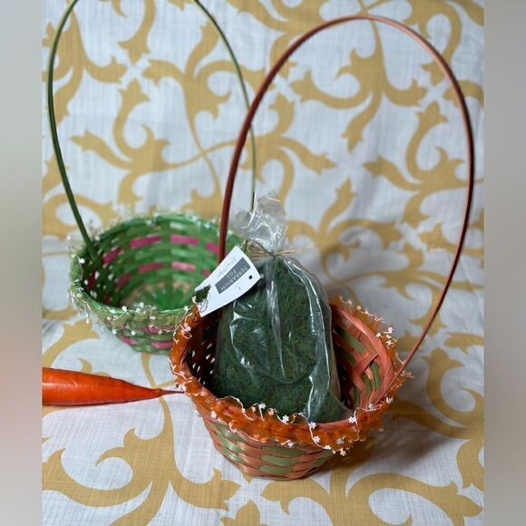 🔥❤️🔥 2 NEW! Round Weaved Easter Basket with Organza Trim BONUS Moss Terrarium - Picture 2 of 12